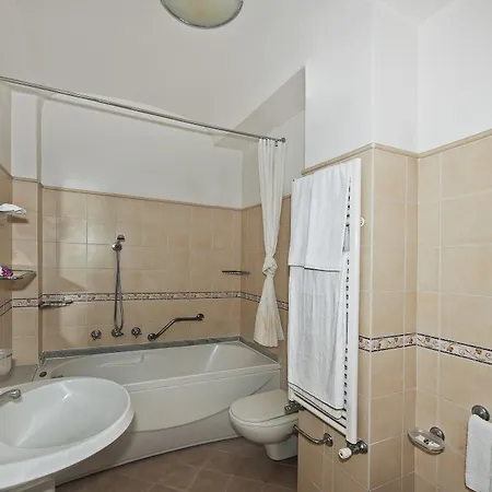 California Szálloda 3*